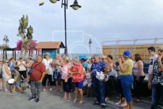 Protesta de vecinos y feriantes (Foto y Antonio Alí)